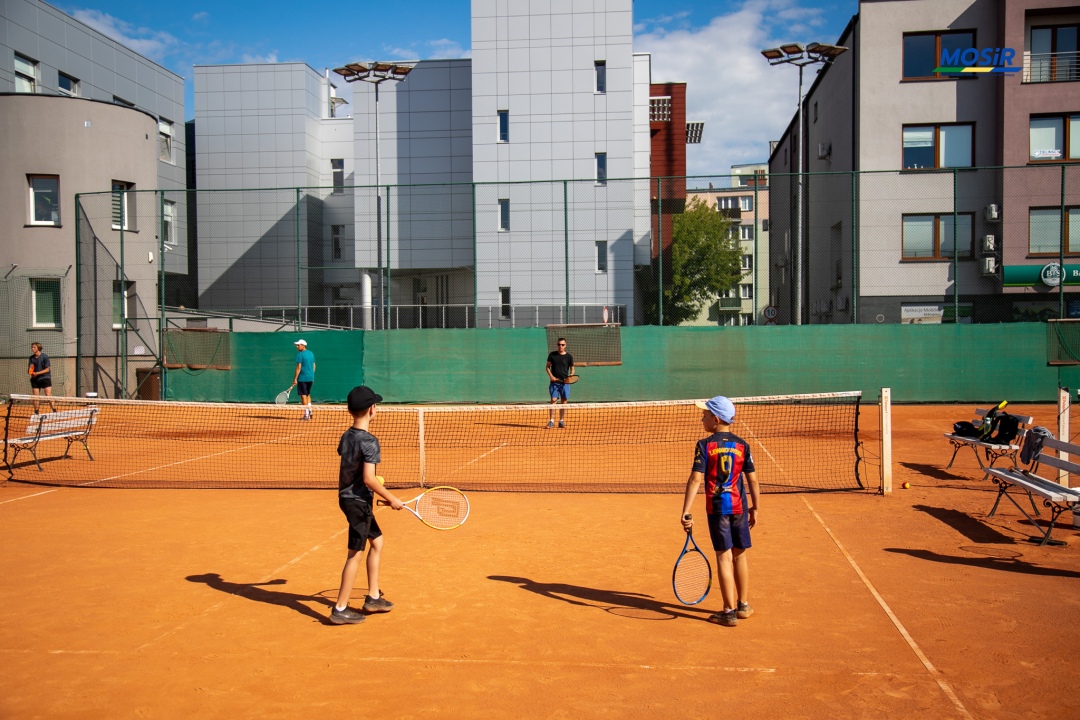 Wakacyjne treningi tenisa - fot. MOSIR Ostrołęka - zdjęcie #18 - eOstroleka.pl