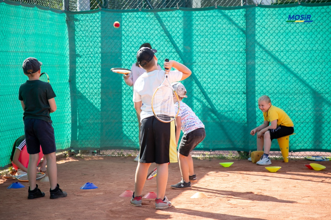 Wakacyjne treningi tenisa - fot. MOSIR Ostrołęka - zdjęcie #15 - eOstroleka.pl