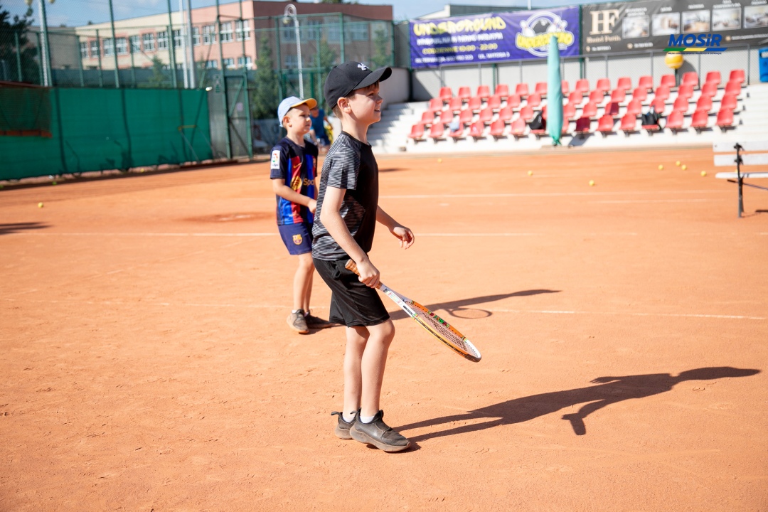 Wakacyjne treningi tenisa - fot. MOSIR Ostrołęka - zdjęcie #14 - eOstroleka.pl