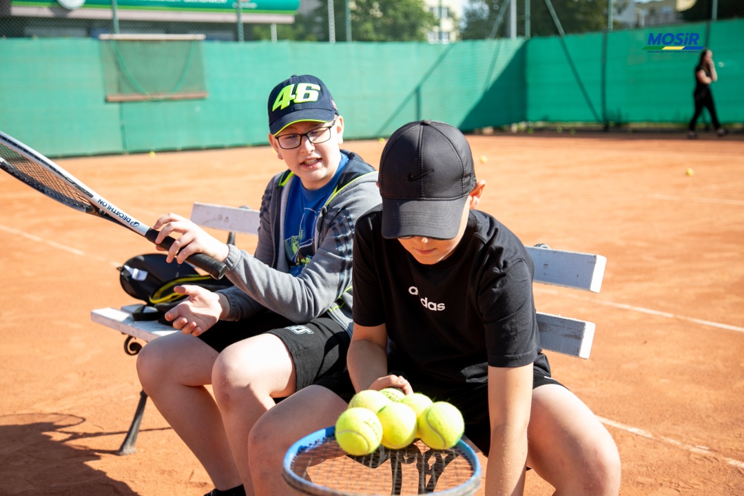 Wakacyjne treningi tenisa - fot. MOSIR Ostrołęka - zdjęcie #13 - eOstroleka.pl