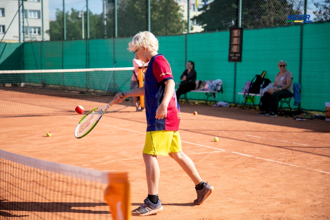 Wakacyjne treningi tenisa - fot. MOSIR Ostrołęka - zdjęcie #11 - eOstroleka.pl