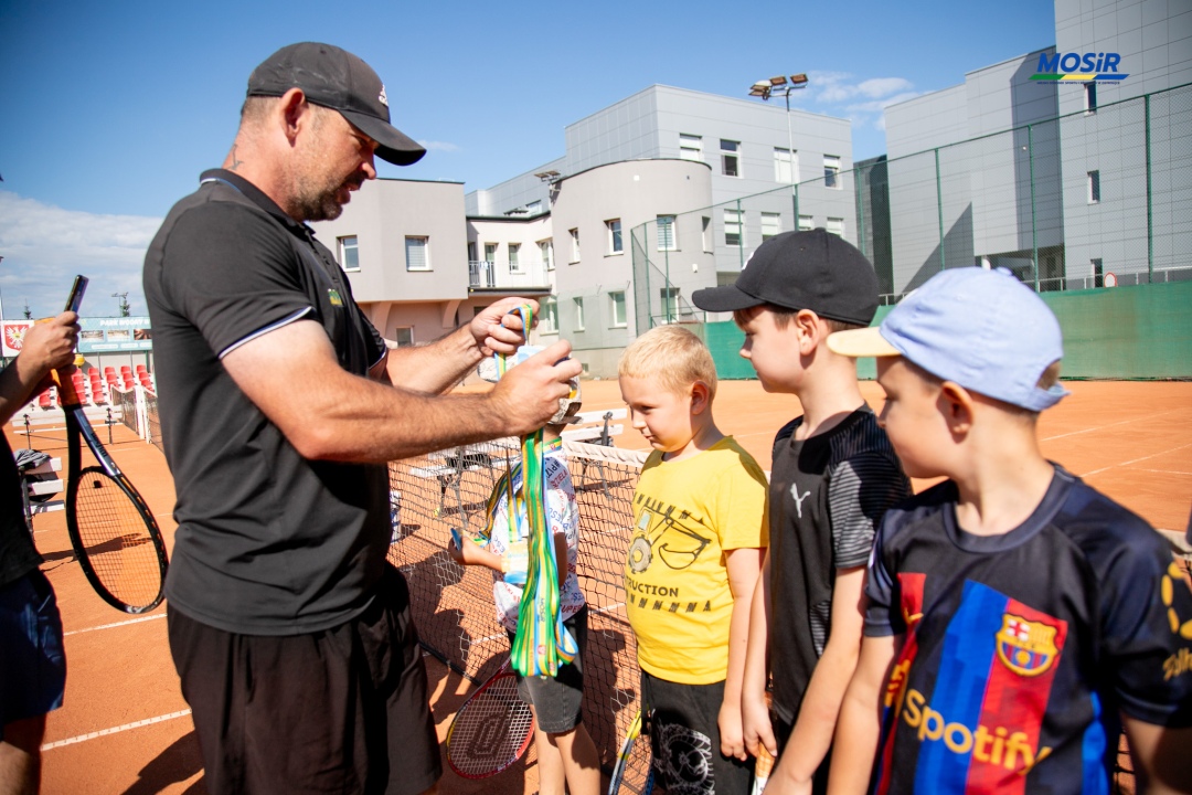 Wakacyjne treningi tenisa - fot. MOSIR Ostrołęka - zdjęcie #10 - eOstroleka.pl