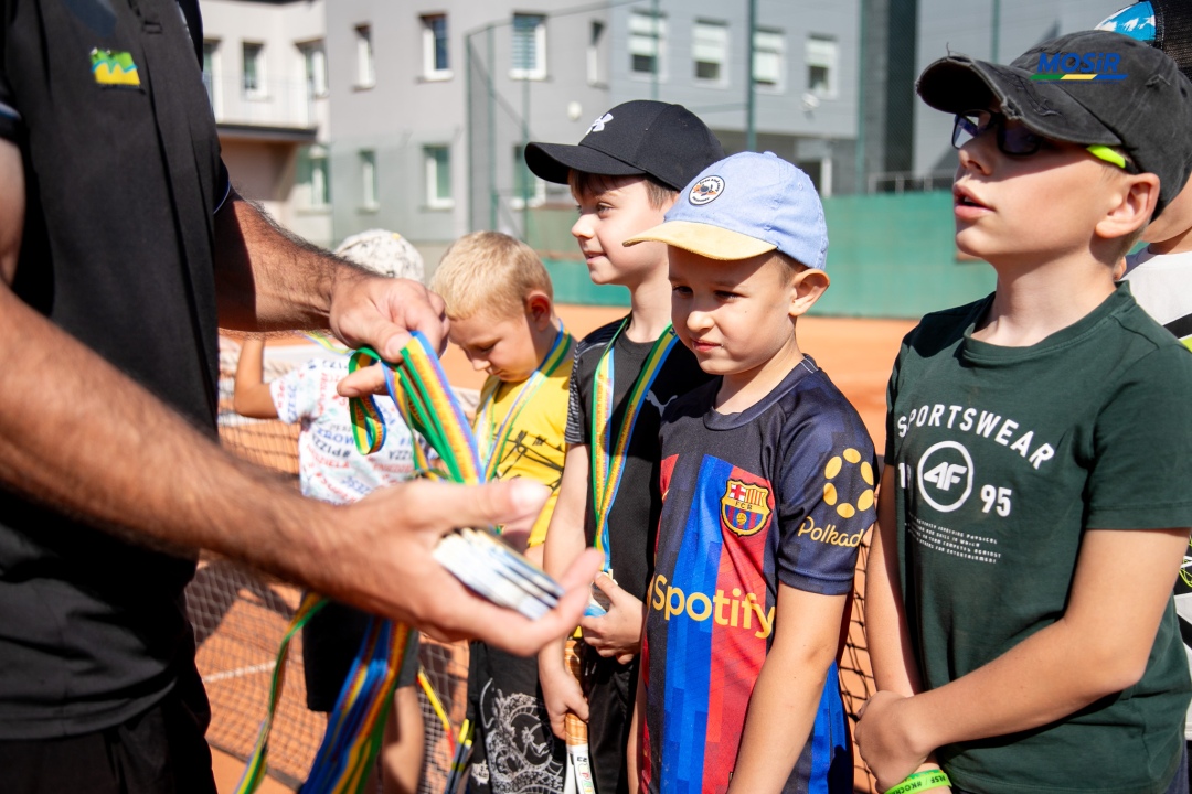 Wakacyjne treningi tenisa - fot. MOSIR Ostrołęka - zdjęcie #9 - eOstroleka.pl
