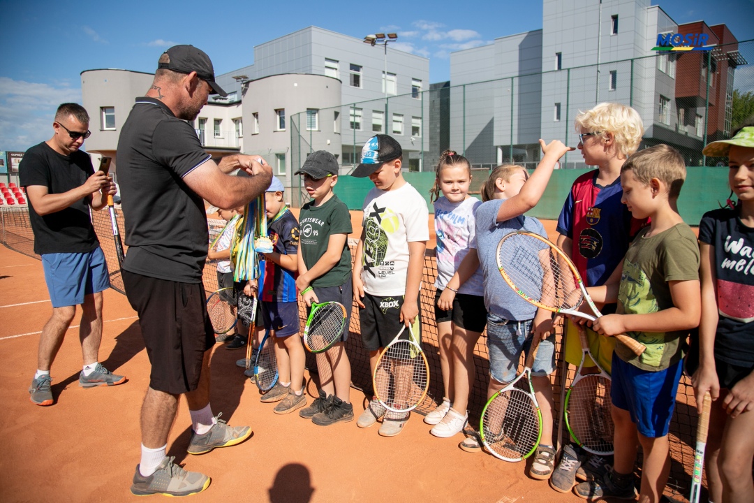 Wakacyjne treningi tenisa - fot. MOSIR Ostrołęka - zdjęcie #8 - eOstroleka.pl