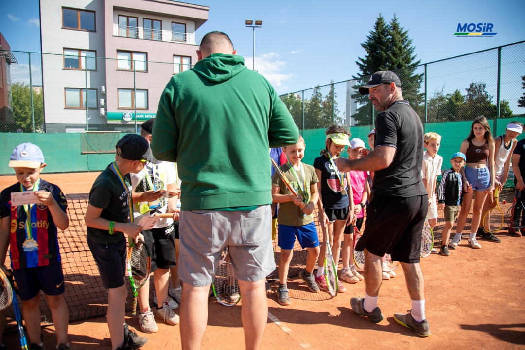 Wakacyjne treningi tenisa - fot. MOSIR Ostrołęka - zdjęcie #5 - eOstroleka.pl