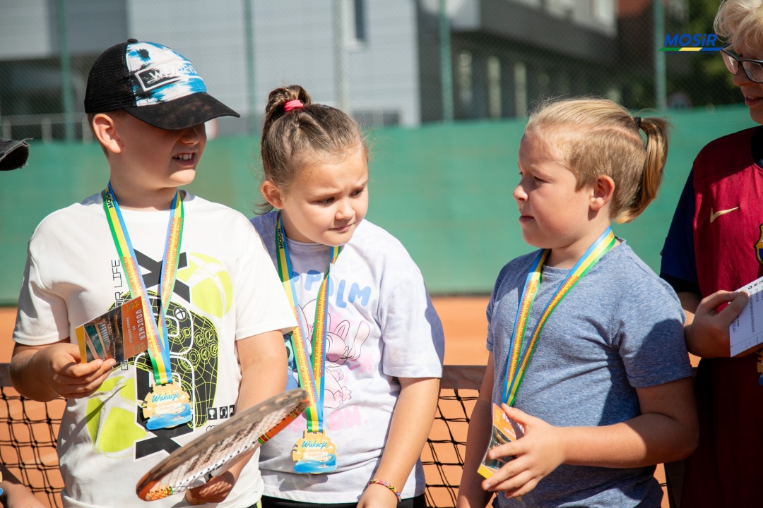 Wakacyjne treningi tenisa - fot. MOSIR Ostrołęka - zdjęcie #4 - eOstroleka.pl