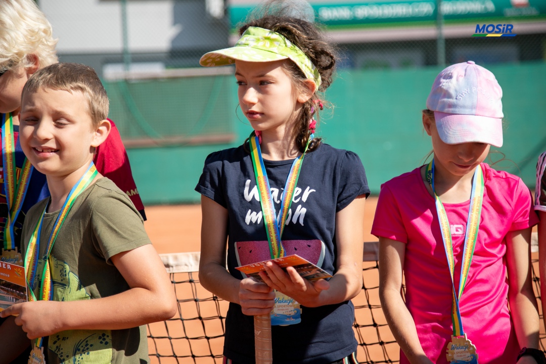 Wakacyjne treningi tenisa - fot. MOSIR Ostrołęka - zdjęcie #3 - eOstroleka.pl