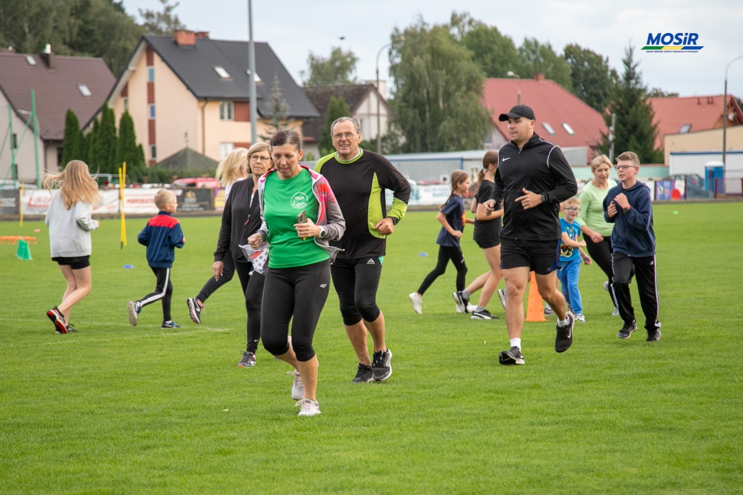 Wakacyjne treningi lekkiej atletyki - fot. MOSIR Ostrołęka - zdjęcie #11 - eOstroleka.pl
