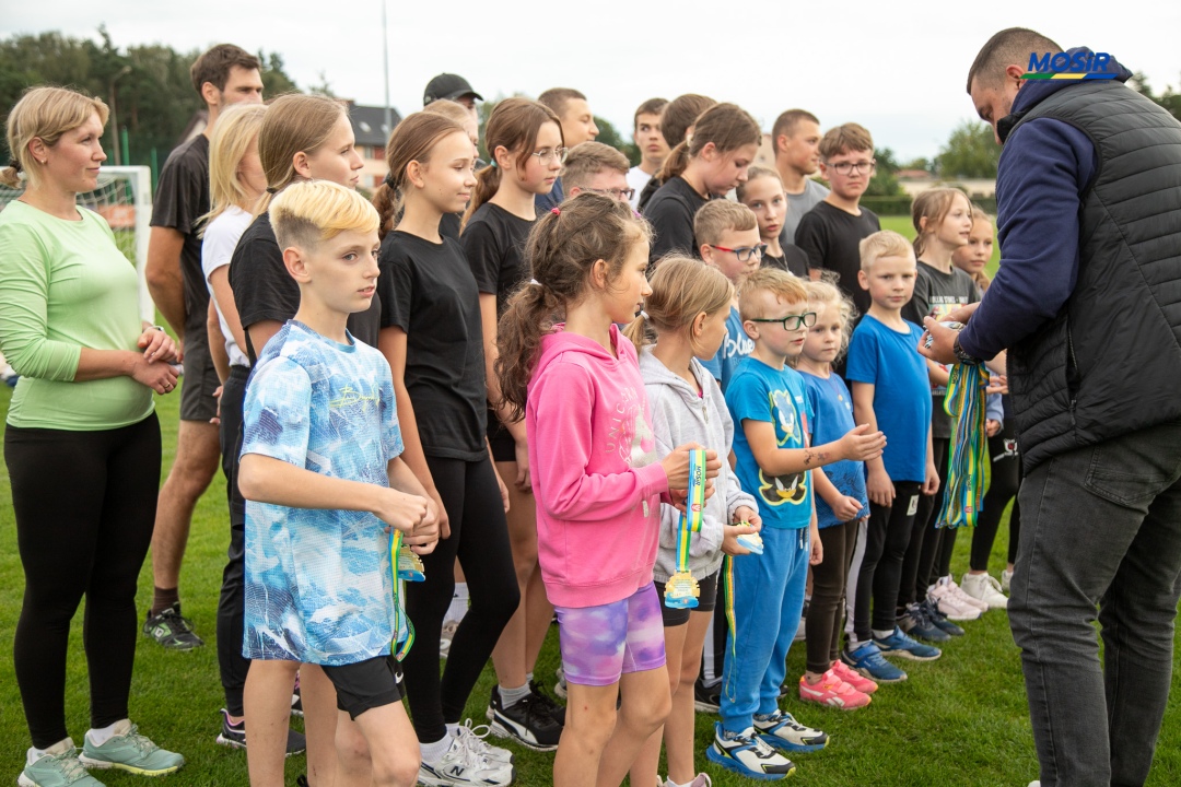 Wakacyjne treningi lekkiej atletyki - fot. MOSIR Ostrołęka - zdjęcie #9 - eOstroleka.pl