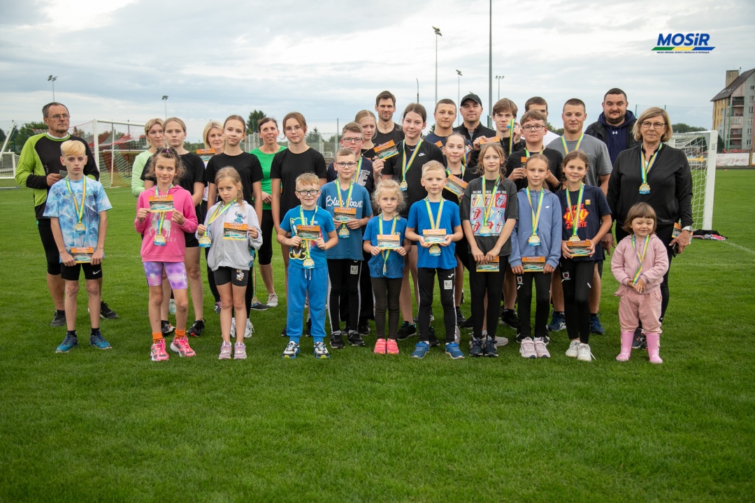 Wakacyjne treningi lekkiej atletyki - fot. MOSIR Ostrołęka - zdjęcie #4 - eOstroleka.pl