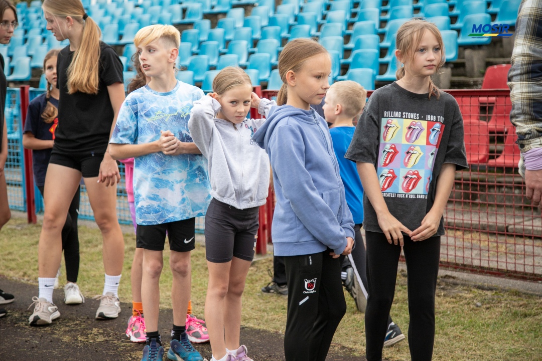 Wakacyjne treningi lekkiej atletyki - fot. MOSIR Ostrołęka - zdjęcie #2 - eOstroleka.pl