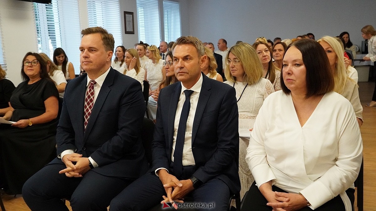 Uroczyste wręczenia aktów mianowania nowym nauczycielom w Ostrołęce [28.08.2025] - zdjęcie #79 - eOstroleka.pl