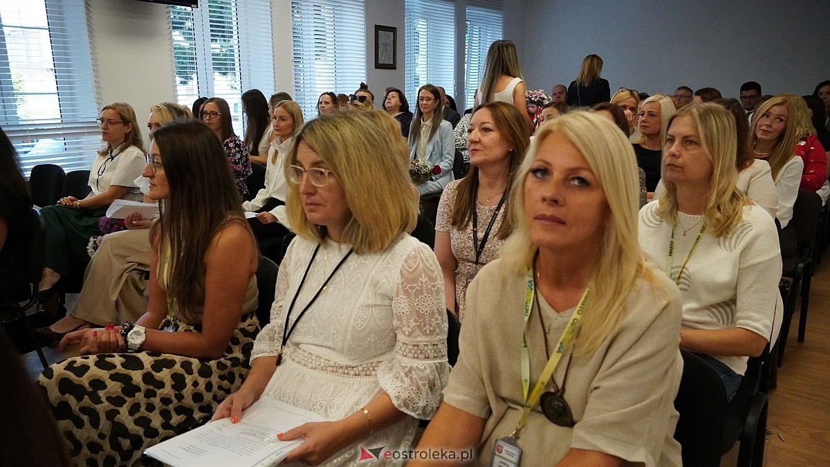 Uroczyste wręczenia aktów mianowania nowym nauczycielom w Ostrołęce [28.08.2025] - zdjęcie #76 - eOstroleka.pl