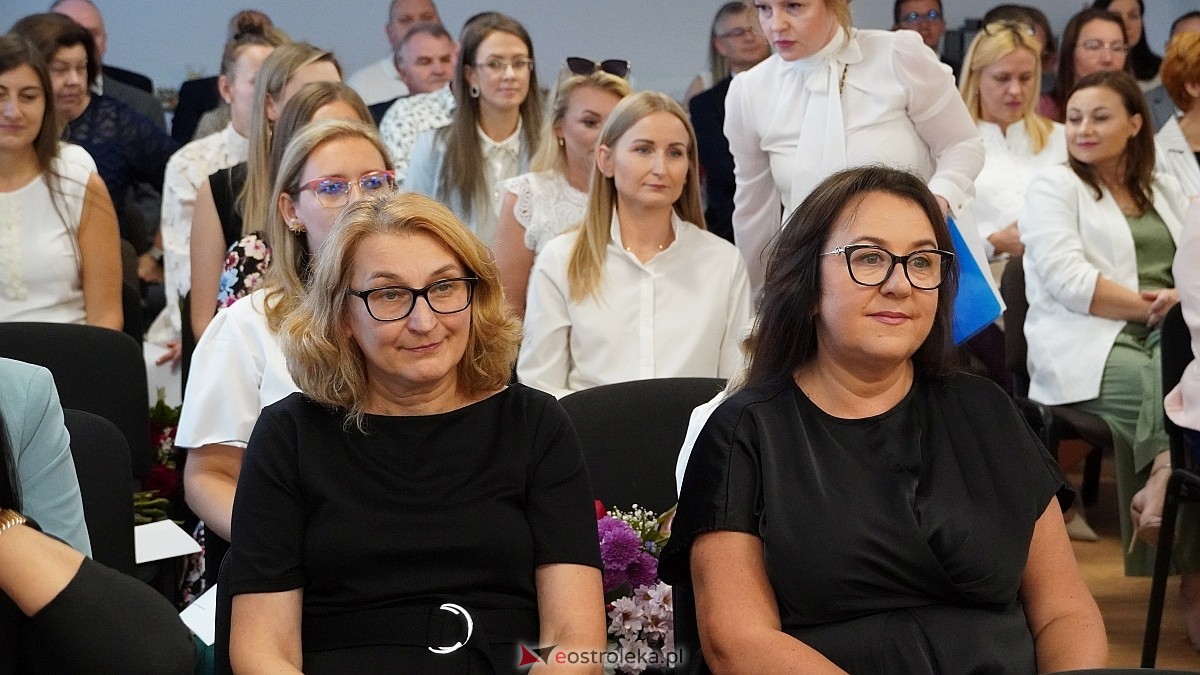 Uroczyste wręczenia aktów mianowania nowym nauczycielom w Ostrołęce [28.08.2025] - zdjęcie #71 - eOstroleka.pl