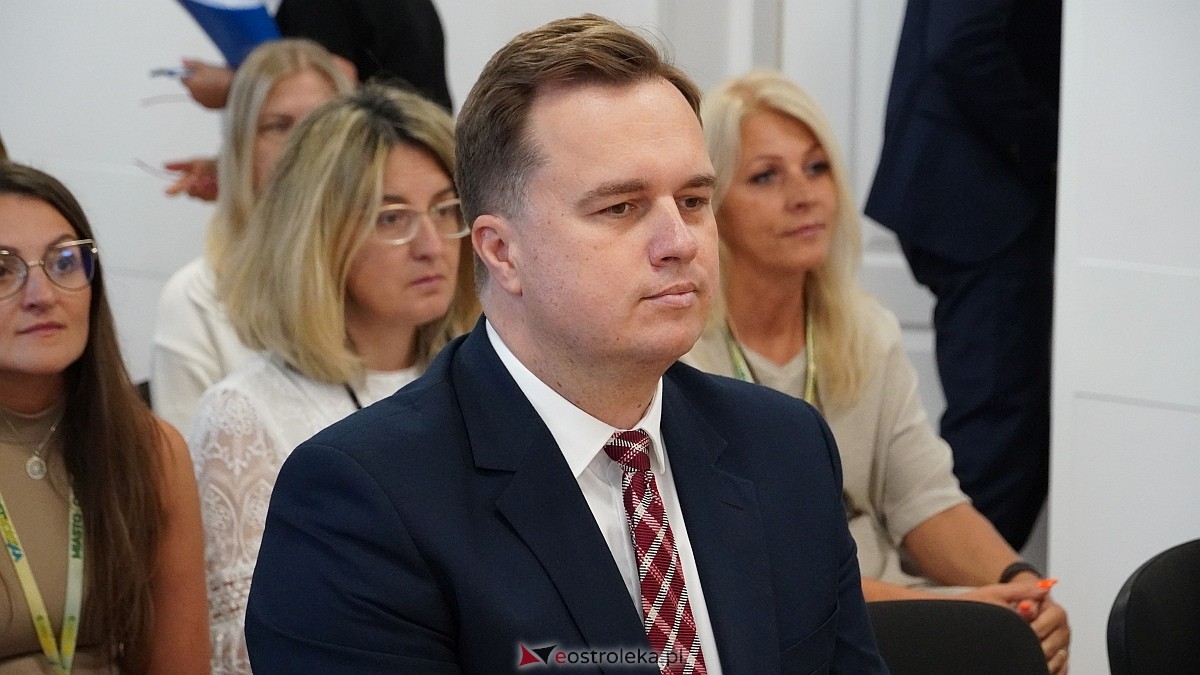 Uroczyste wręczenia aktów mianowania nowym nauczycielom w Ostrołęce [28.08.2025] - zdjęcie #70 - eOstroleka.pl