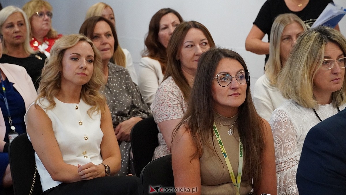 Uroczyste wręczenia aktów mianowania nowym nauczycielom w Ostrołęce [28.08.2025] - zdjęcie #69 - eOstroleka.pl