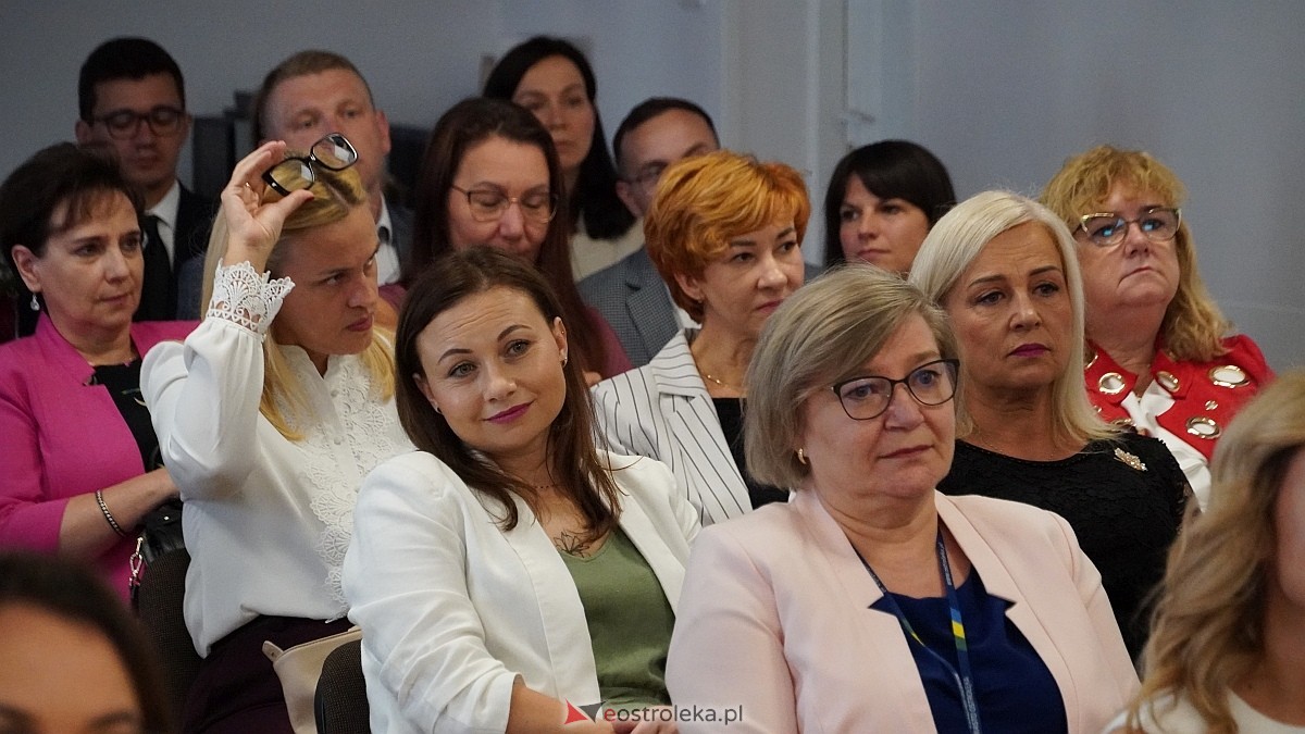 Uroczyste wręczenia aktów mianowania nowym nauczycielom w Ostrołęce [28.08.2025] - zdjęcie #66 - eOstroleka.pl
