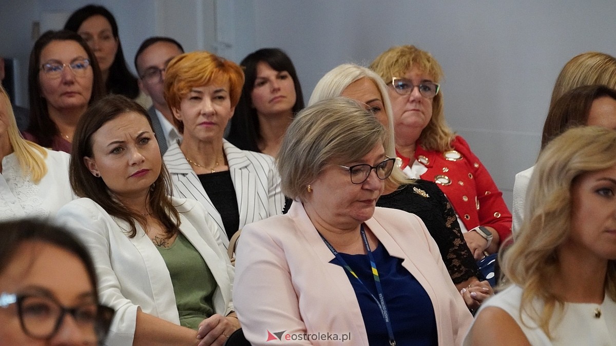 Uroczyste wręczenia aktów mianowania nowym nauczycielom w Ostrołęce [28.08.2025] - zdjęcie #52 - eOstroleka.pl