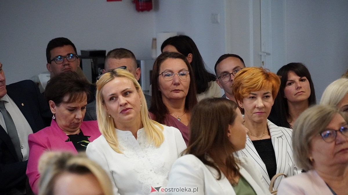 Uroczyste wręczenia aktów mianowania nowym nauczycielom w Ostrołęce [28.08.2025] - zdjęcie #49 - eOstroleka.pl