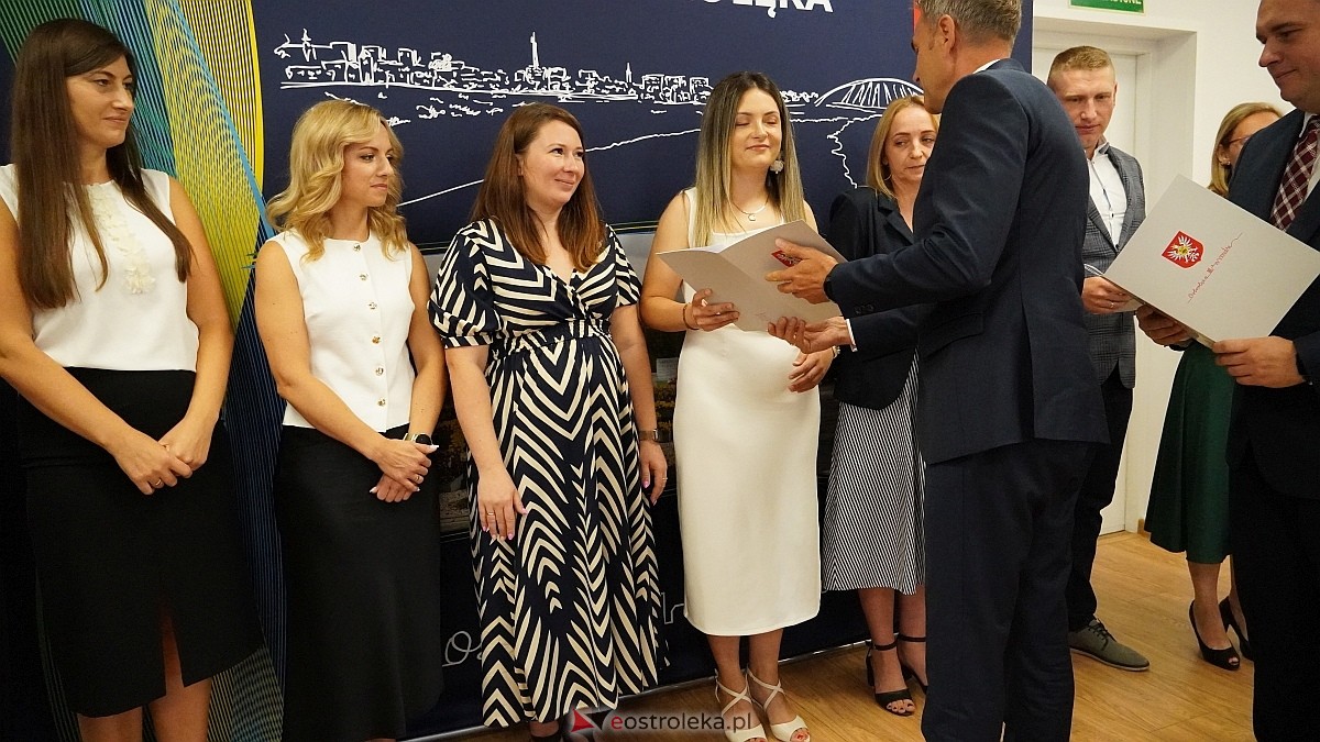 Uroczyste wręczenia aktów mianowania nowym nauczycielom w Ostrołęce [28.08.2025] - zdjęcie #67 - eOstroleka.pl