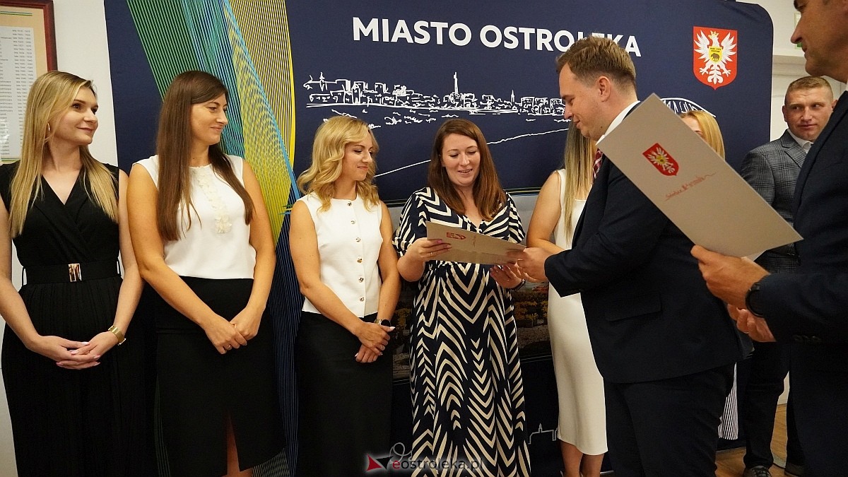 Uroczyste wręczenia aktów mianowania nowym nauczycielom w Ostrołęce [28.08.2025] - zdjęcie #65 - eOstroleka.pl