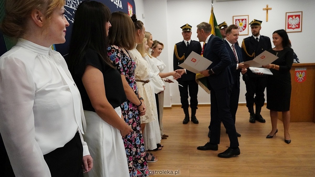 Uroczyste wręczenia aktów mianowania nowym nauczycielom w Ostrołęce [28.08.2025] - zdjęcie #57 - eOstroleka.pl