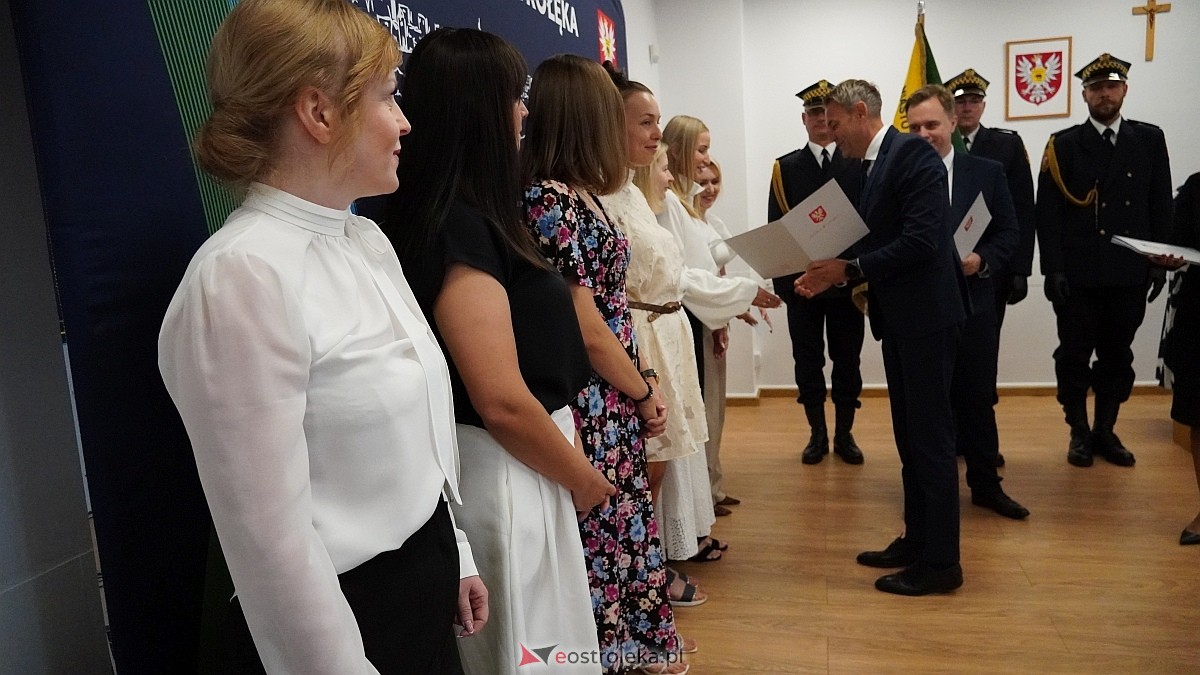 Uroczyste wręczenia aktów mianowania nowym nauczycielom w Ostrołęce [28.08.2025] - zdjęcie #55 - eOstroleka.pl