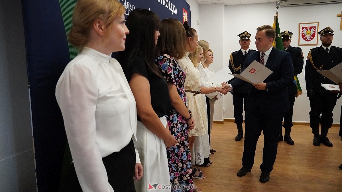 Uroczyste wręczenia aktów mianowania nowym nauczycielom w Ostrołęce [28.08.2025] - zdjęcie #53 - eOstroleka.pl