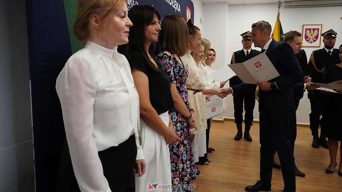 Uroczyste wręczenia aktów mianowania nowym nauczycielom w Ostrołęce [28.08.2025] - zdjęcie #50 - eOstroleka.pl