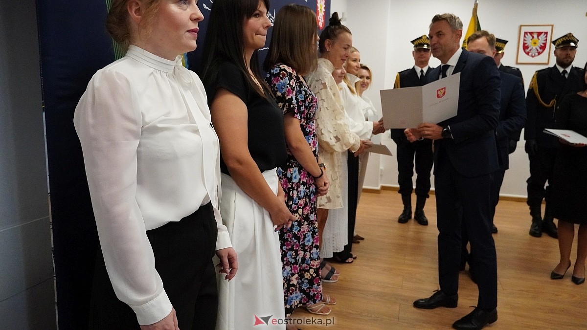 Uroczyste wręczenia aktów mianowania nowym nauczycielom w Ostrołęce [28.08.2025] - zdjęcie #47 - eOstroleka.pl