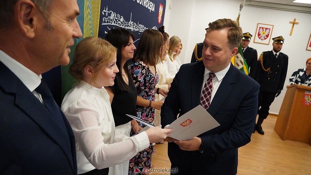 Uroczyste wręczenia aktów mianowania nowym nauczycielom w Ostrołęce [28.08.2025] - zdjęcie #38 - eOstroleka.pl