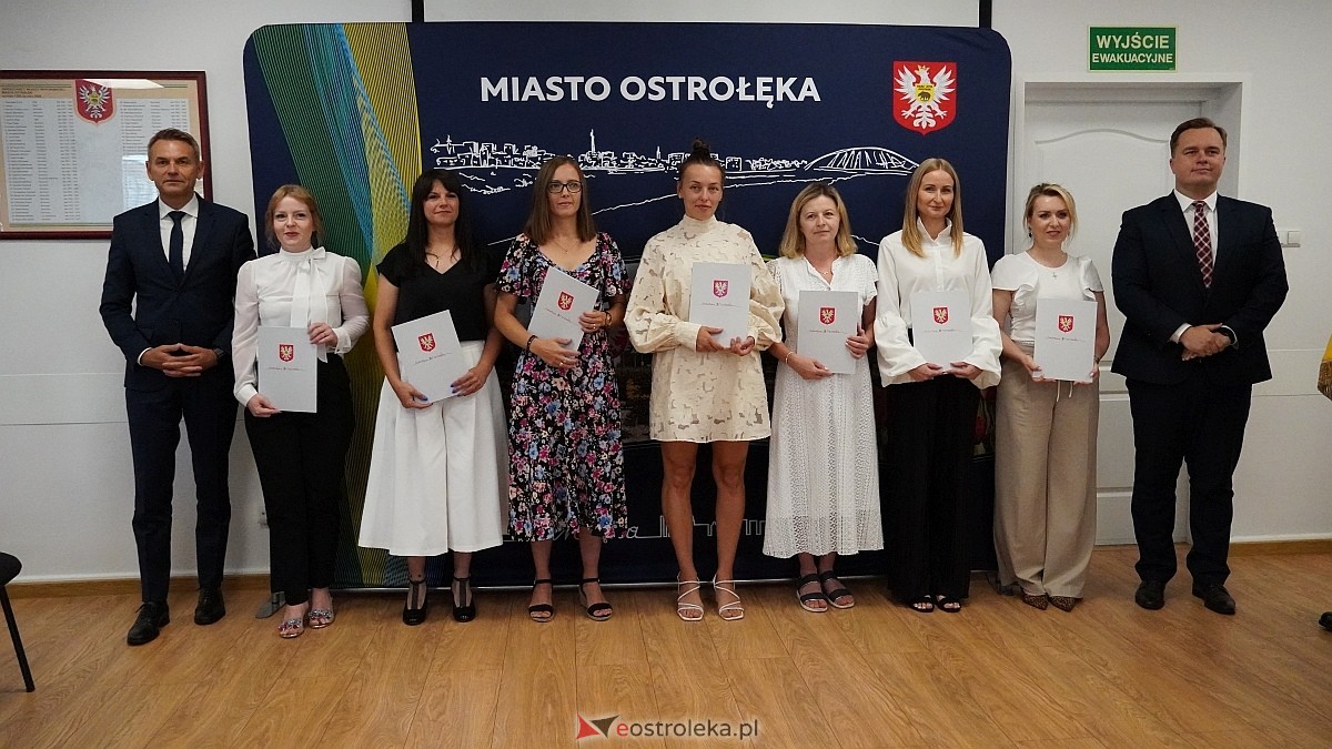 Uroczyste wręczenia aktów mianowania nowym nauczycielom w Ostrołęce [28.08.2025] - zdjęcie #35 - eOstroleka.pl