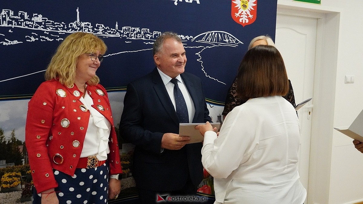 Uroczyste wręczenia aktów mianowania nowym nauczycielom w Ostrołęce [28.08.2025] - zdjęcie #3 - eOstroleka.pl