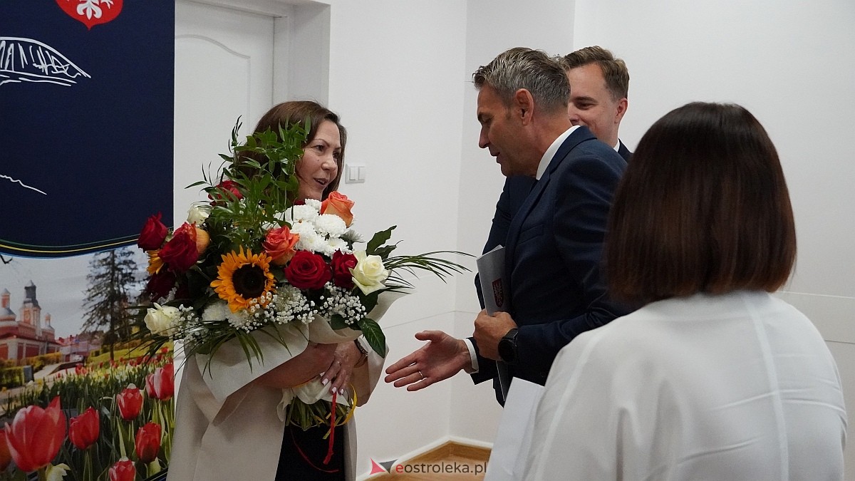 Uroczyste wręczenia aktów mianowania nowym nauczycielom w Ostrołęce [28.08.2025] - zdjęcie #48 - eOstroleka.pl