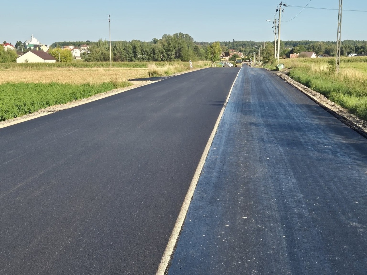 Przebudowa ulicy Długiej w Czerwinie na finiszu [28.08.2025] - zdjęcie #7 - eOstroleka.pl