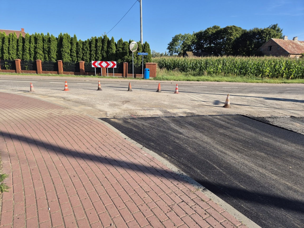Przebudowa ulicy Długiej w Czerwinie na finiszu [28.08.2025] - zdjęcie #1 - eOstroleka.pl