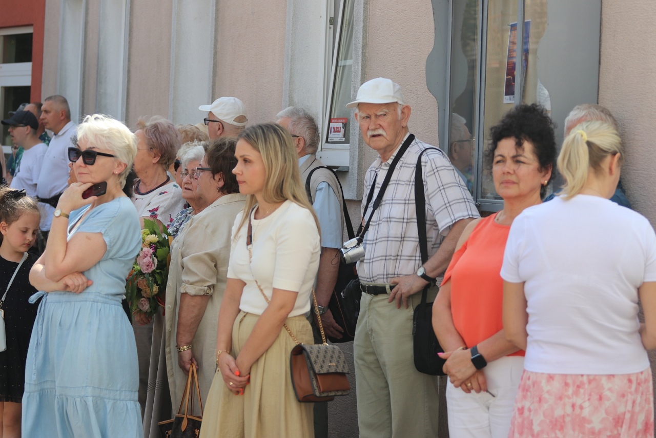 Odsłonięcie nuty Wiesława Ochmana [29.08.2025] - zdjęcie #24 - eOstroleka.pl