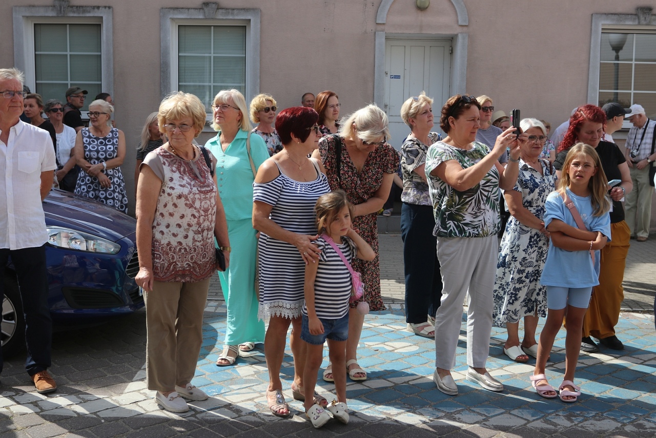 Odsłonięcie nuty Wiesława Ochmana [29.08.2025] - zdjęcie #19 - eOstroleka.pl