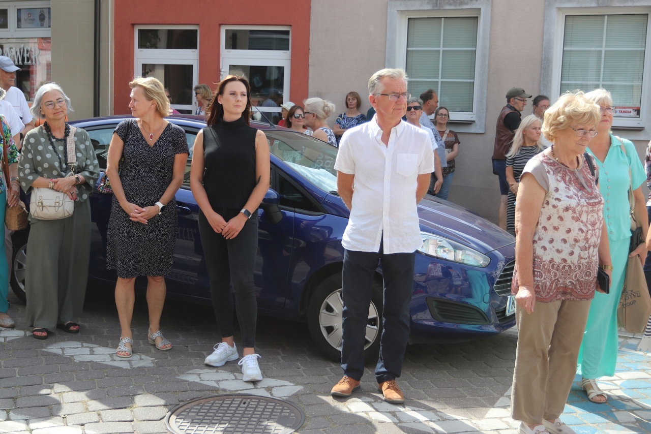 Odsłonięcie nuty Wiesława Ochmana [29.08.2025] - zdjęcie #18 - eOstroleka.pl