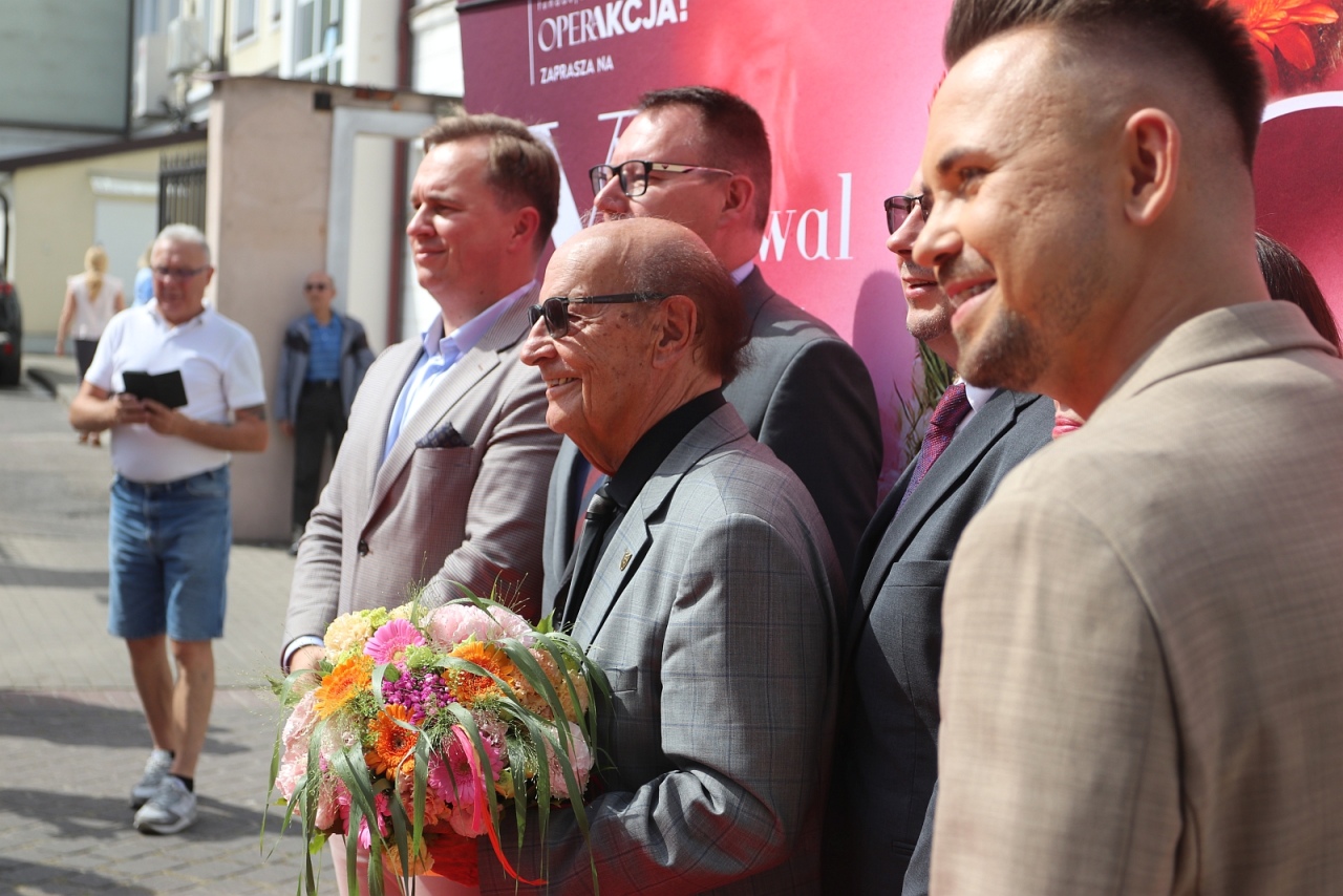 Odsłonięcie nuty Wiesława Ochmana [29.08.2025] - zdjęcie #1 - eOstroleka.pl