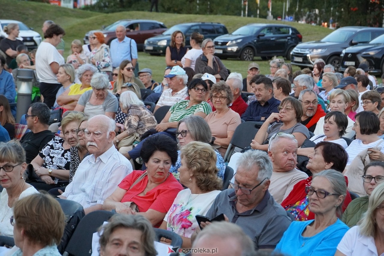 X Ostrołęckie Operelia - Koncert galowy OCHMAN vs OCHMAN - klasyka kontra rozrywka [29.08.2025] - zdjęcie #83 - eOstroleka.pl