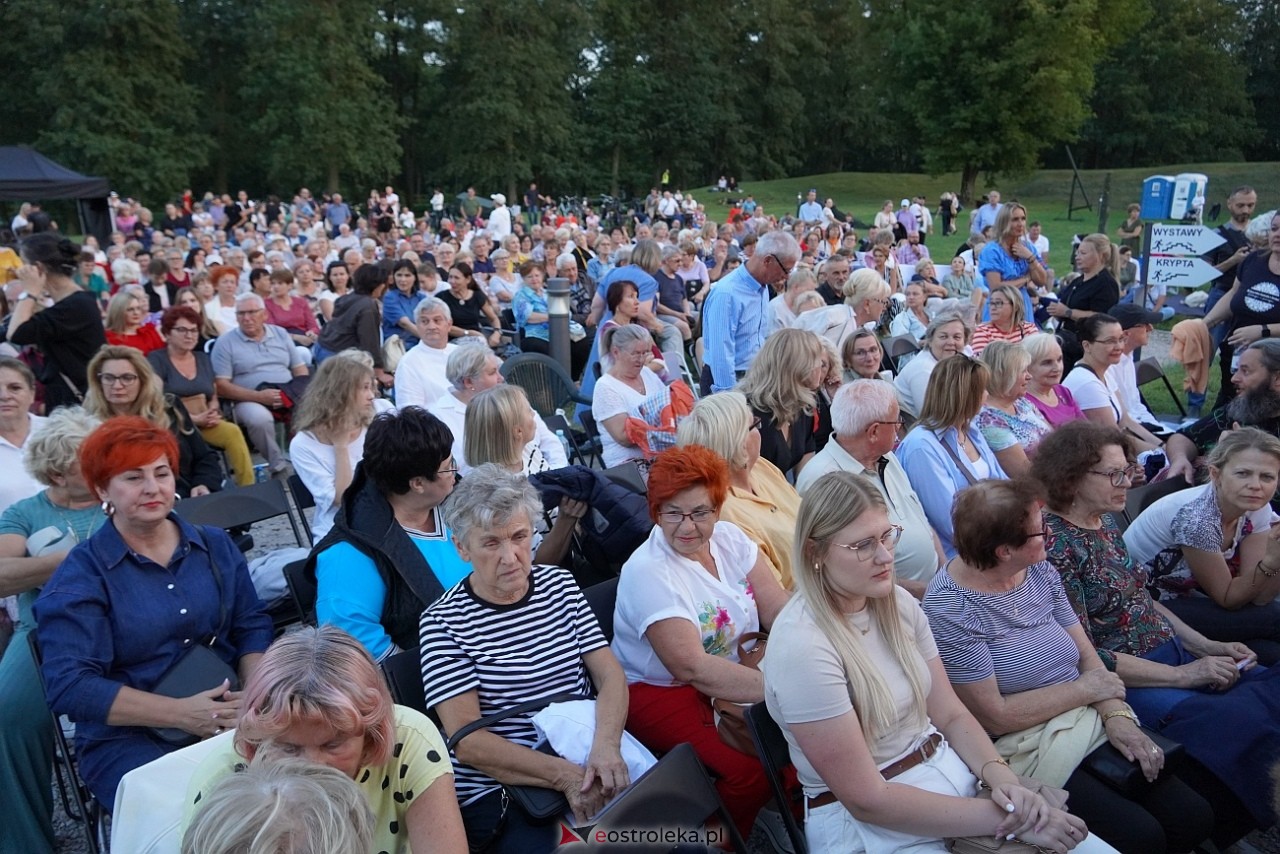 X Ostrołęckie Operelia - Koncert galowy OCHMAN vs OCHMAN - klasyka kontra rozrywka [29.08.2025] - zdjęcie #77 - eOstroleka.pl