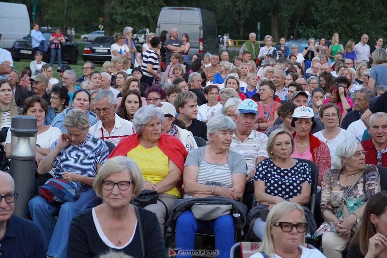 X Ostrołęckie Operelia - Koncert galowy OCHMAN vs OCHMAN - klasyka kontra rozrywka [29.08.2025] - zdjęcie #42 - eOstroleka.pl