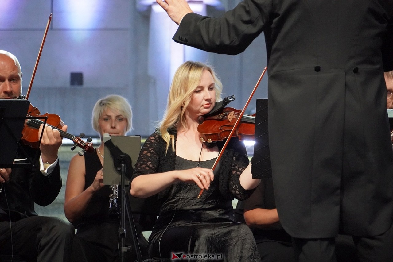 X Ostrołęckie Operelia - Koncert galowy OCHMAN vs OCHMAN - klasyka kontra rozrywka [29.08.2025] - zdjęcie #32 - eOstroleka.pl