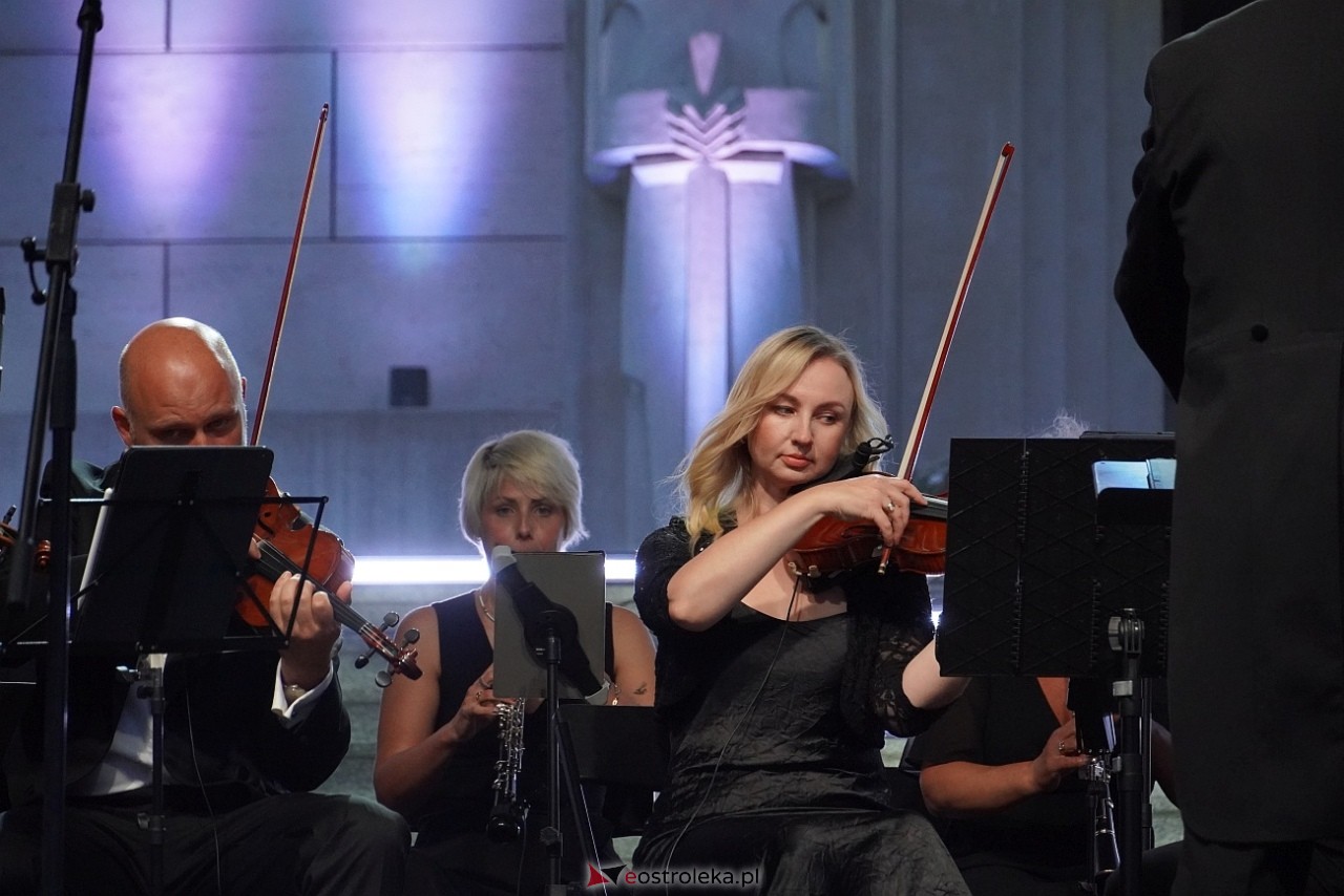 X Ostrołęckie Operelia - Koncert galowy OCHMAN vs OCHMAN - klasyka kontra rozrywka [29.08.2025] - zdjęcie #31 - eOstroleka.pl