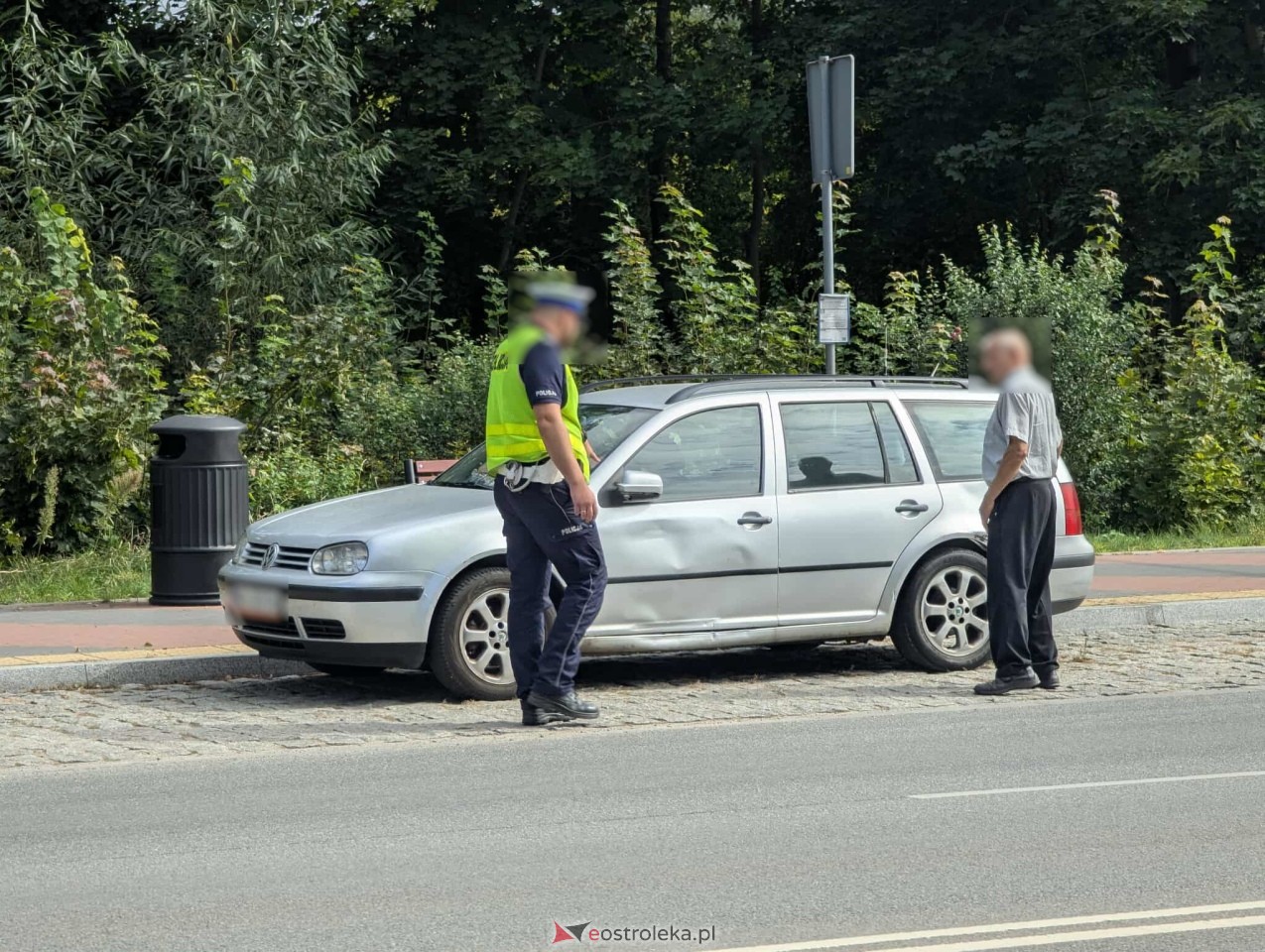 Kolizja na rondzie przy Ostrowskiej [30.08.2025] - zdjęcie #14 - eOstroleka.pl
