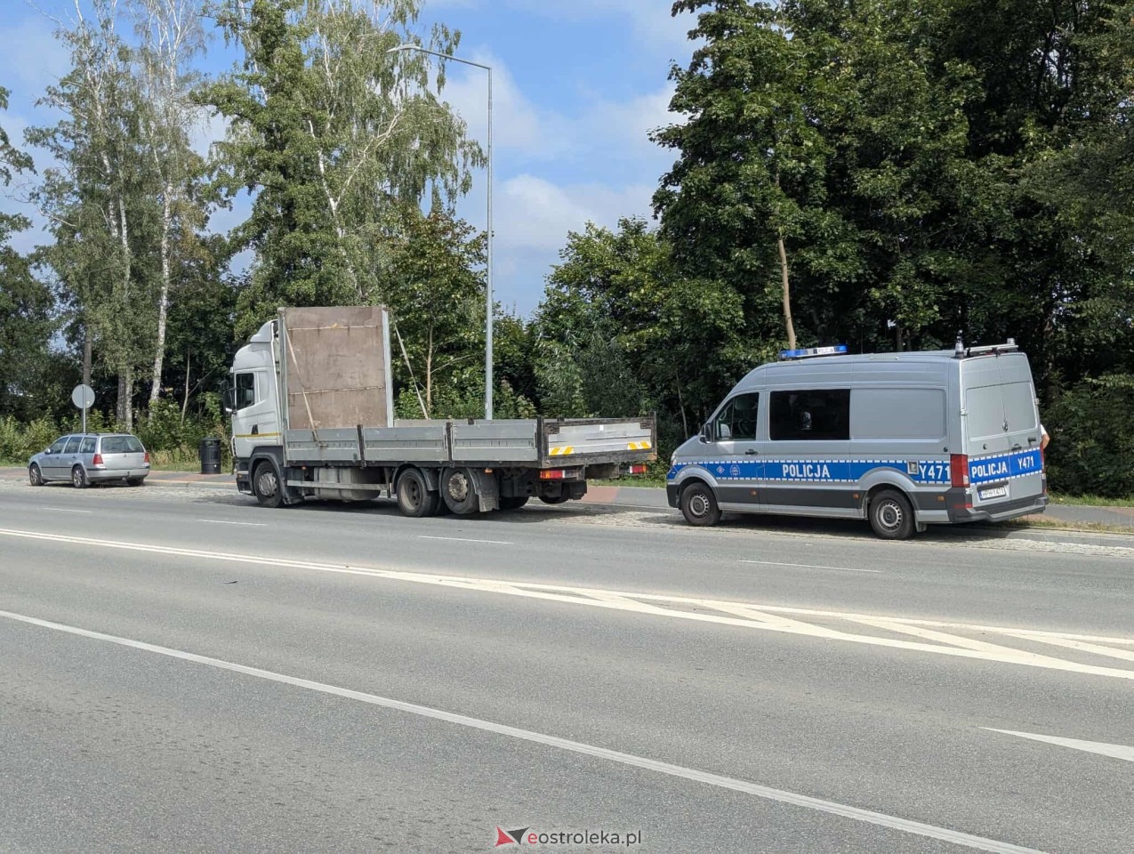 Kolizja na rondzie przy Ostrowskiej [30.08.2025] - zdjęcie #5 - eOstroleka.pl