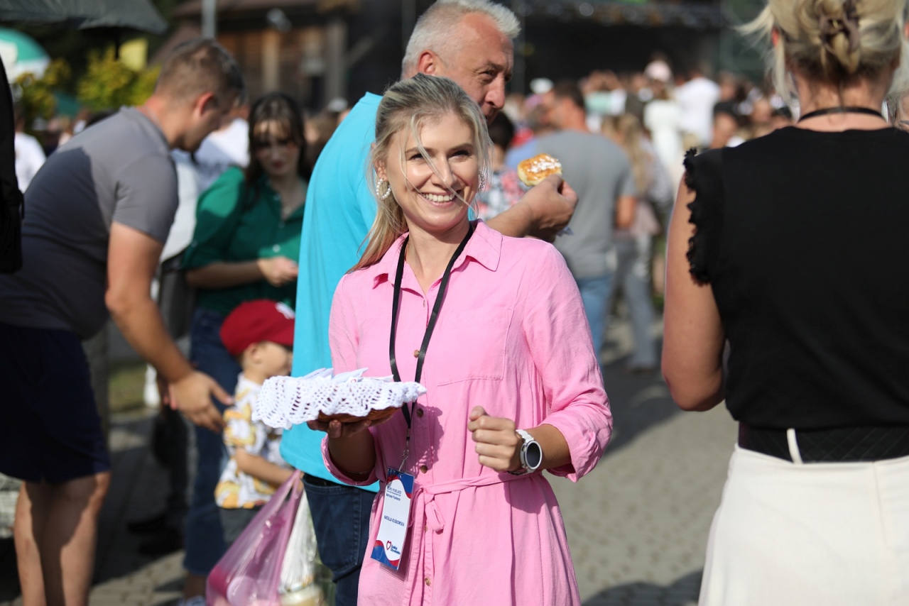 Mobilne biuro poselskie Mariusza Popielarza na Miodobraniu Kurpiowskim 2025 [31.08.2025] - zdjęcie #2 - eOstroleka.pl