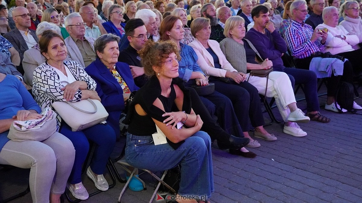 Ostrołęckie Operalia - Śpiewające Fortepiany na Placu Wolności [31.08.2025] - zdjęcie #23 - eOstroleka.pl