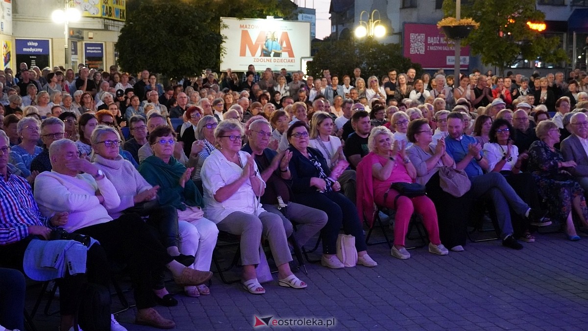 Ostrołęckie Operalia - Śpiewające Fortepiany na Placu Wolności [31.08.2025] - zdjęcie #13 - eOstroleka.pl